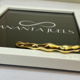 Irregular shape clip