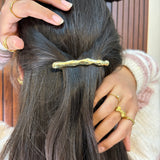 Irregular shape clip