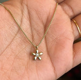 Cute daisy necklace
