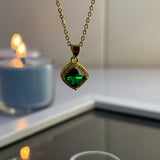 Emerald green necklace (square)