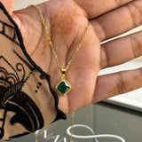 Emerald green necklace (square)