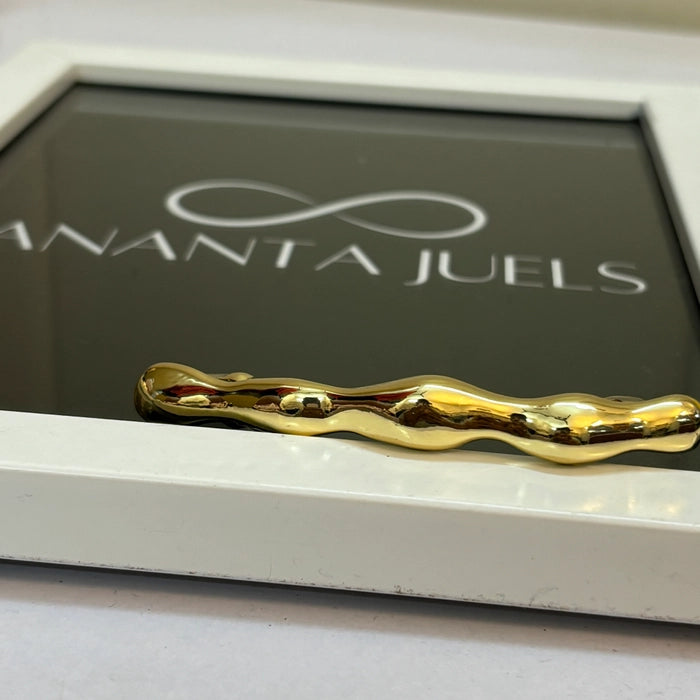 Irregular shape clip