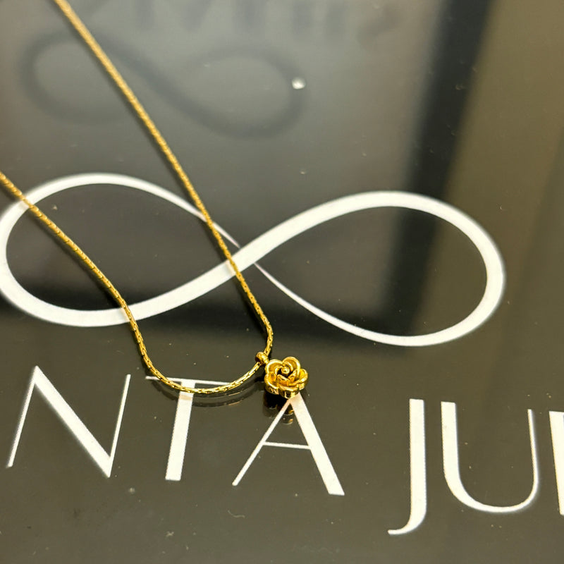 Mini rose necklace
