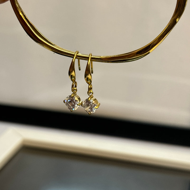 Anvi drop earrings
