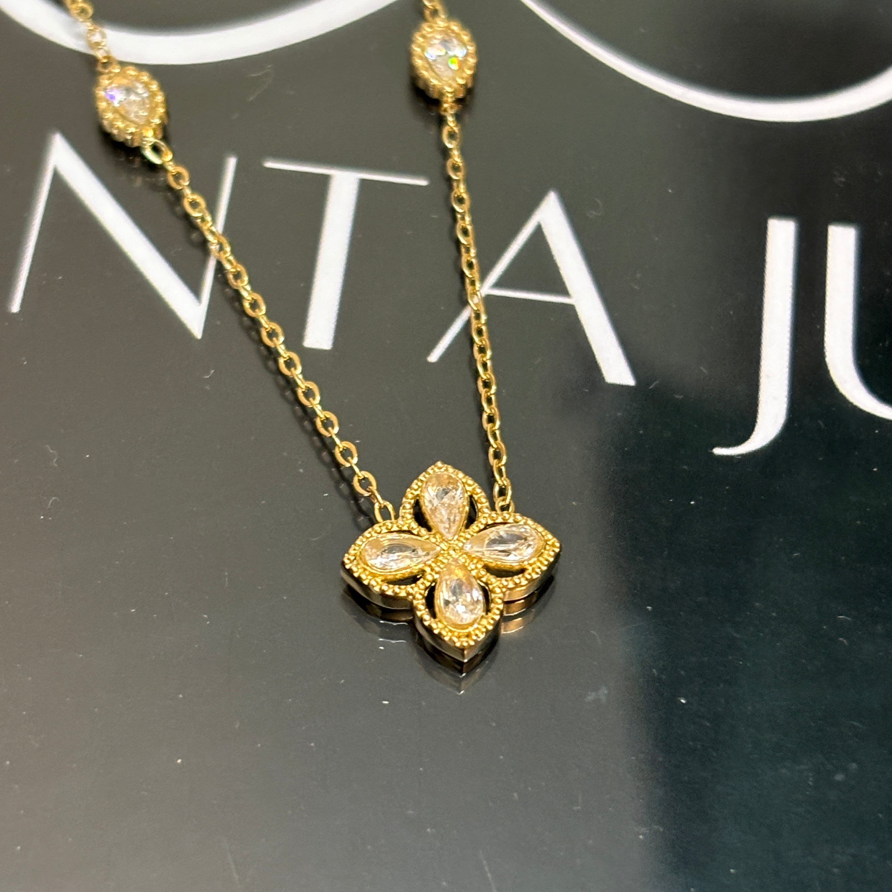Princess flower necklace