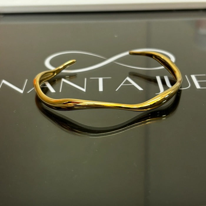Wavy cuff bracelet