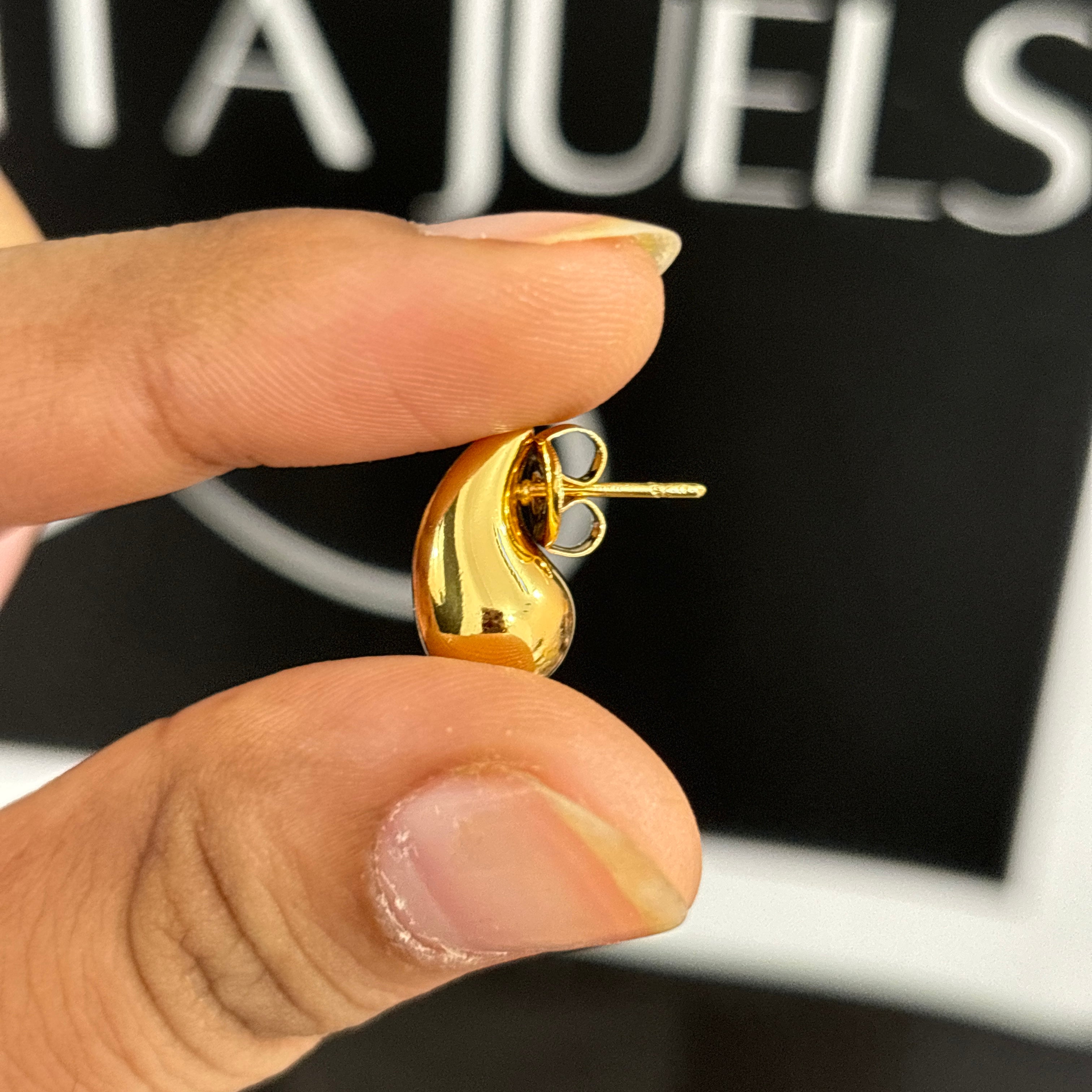 Mini drop earrings