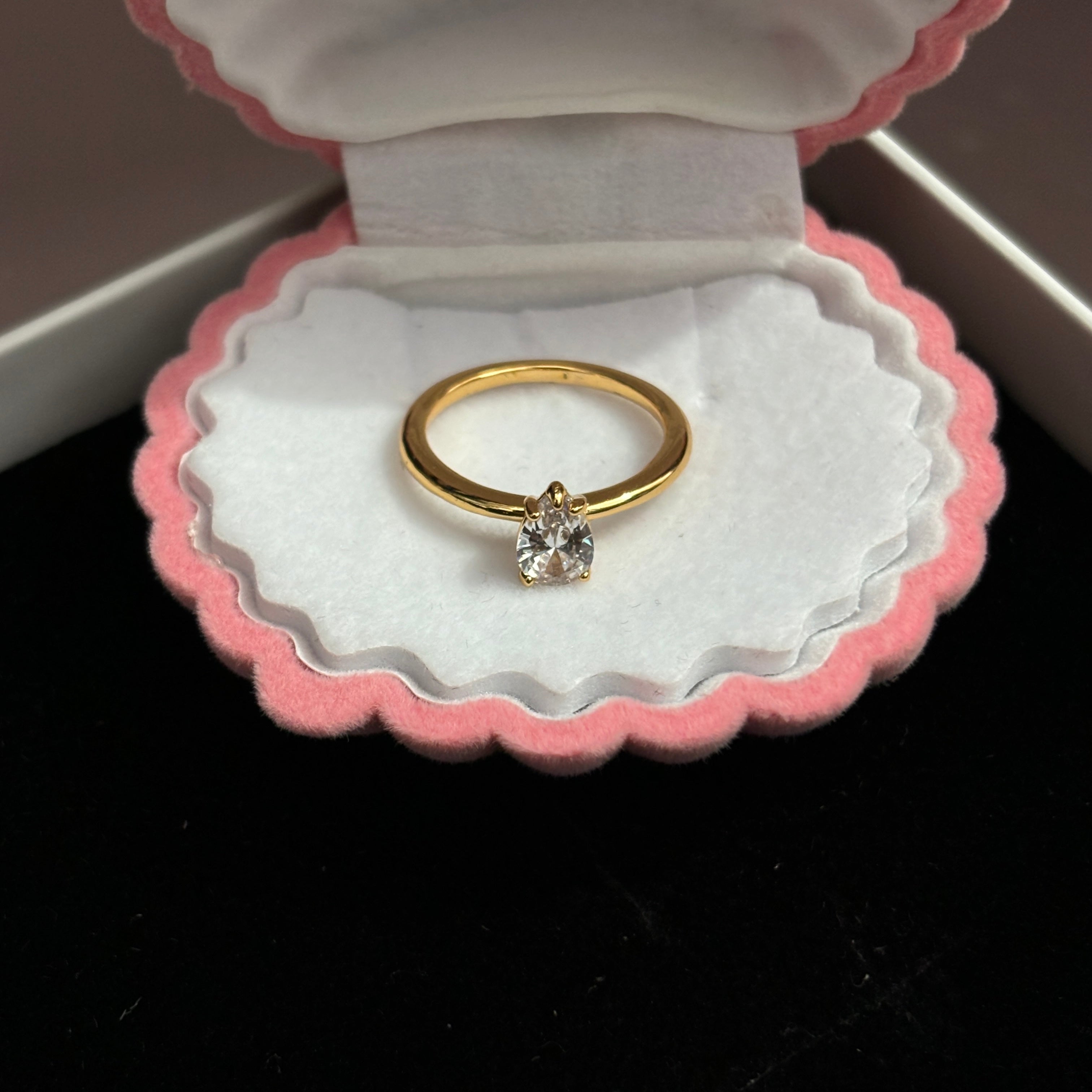 Drop Solitaire ring