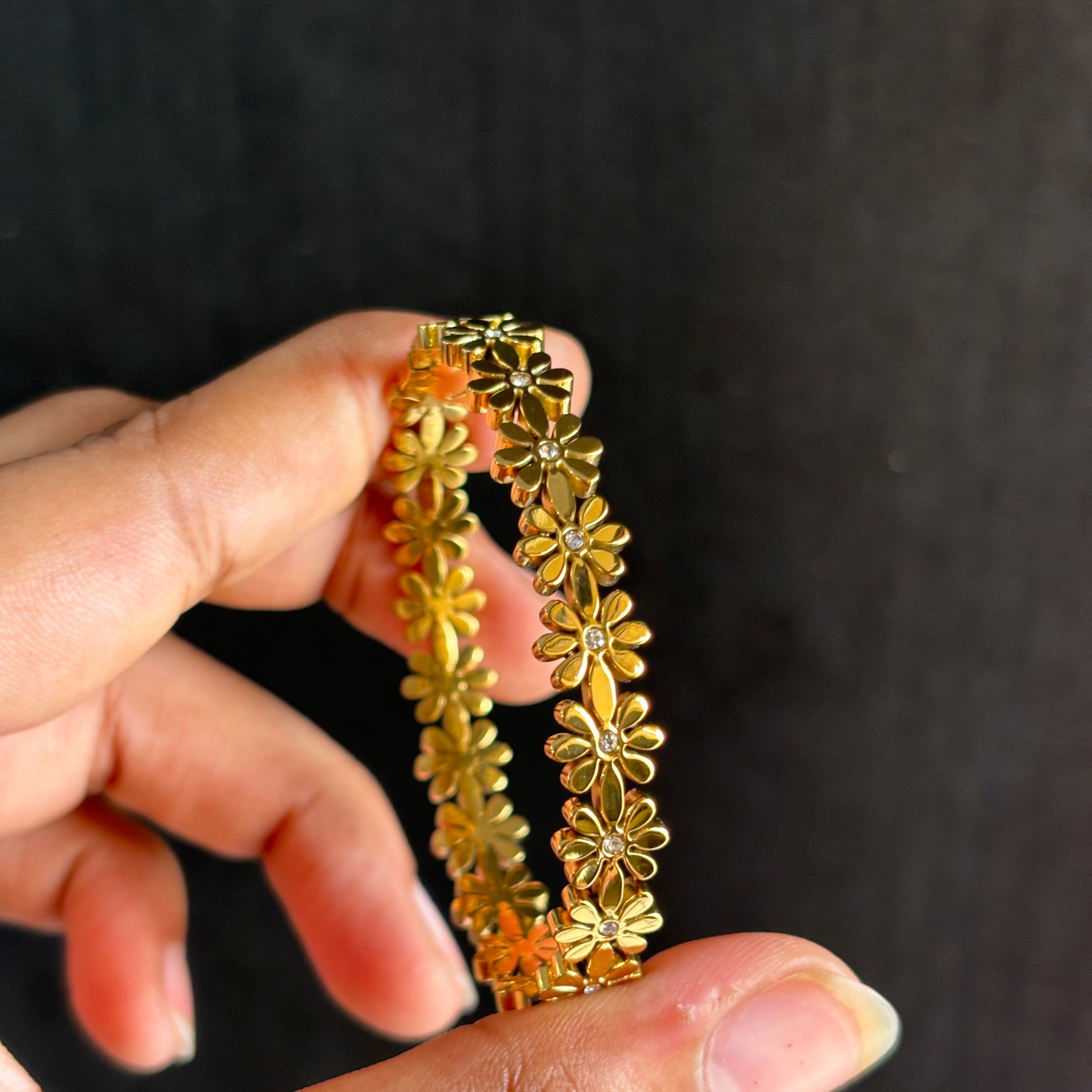 Daisy band bracelet