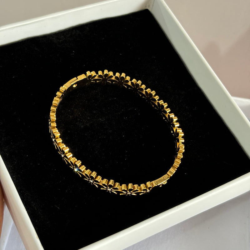 Daisy band bracelet