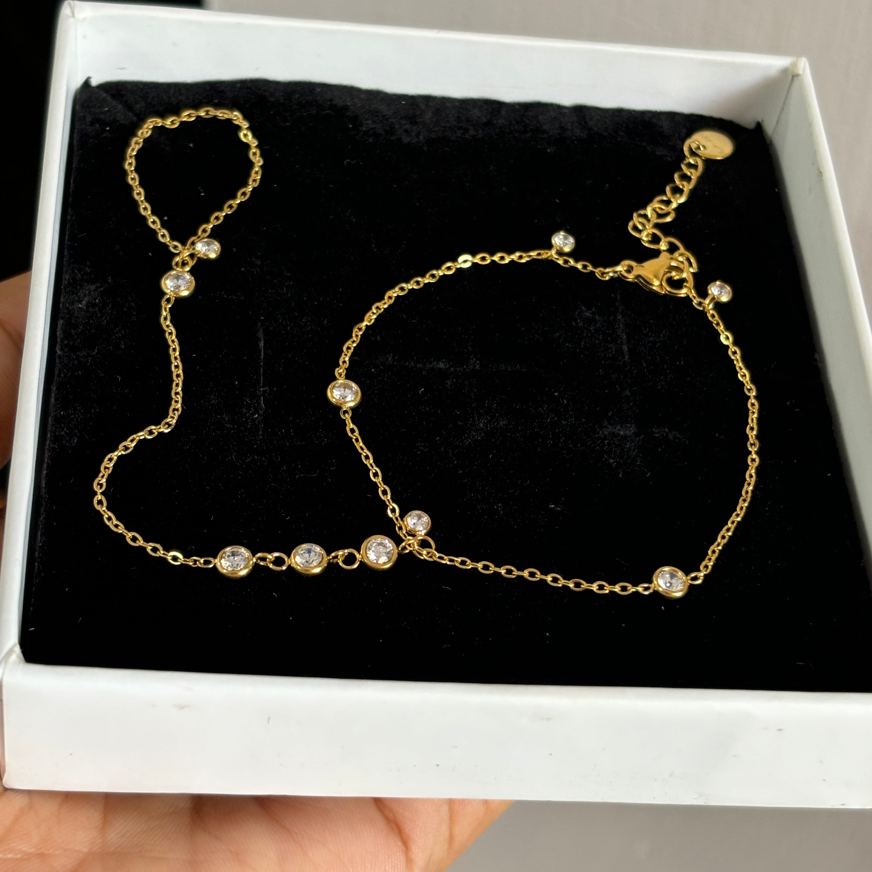 Anaya hand chain