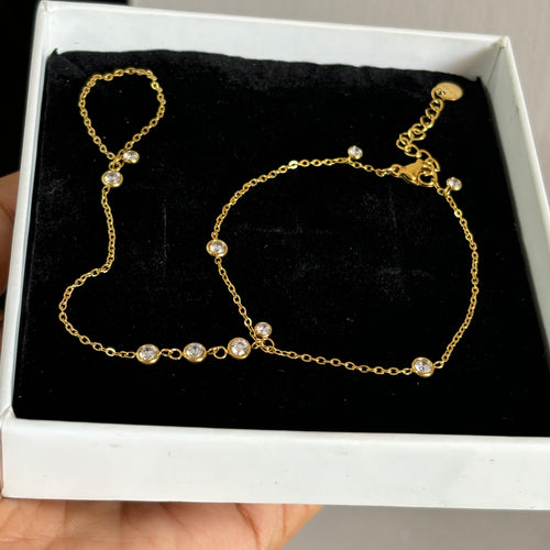 Anaya hand chain