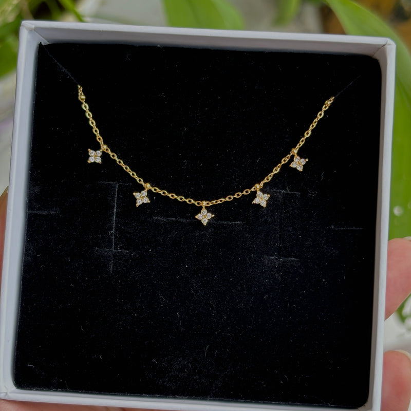 Bella star necklace