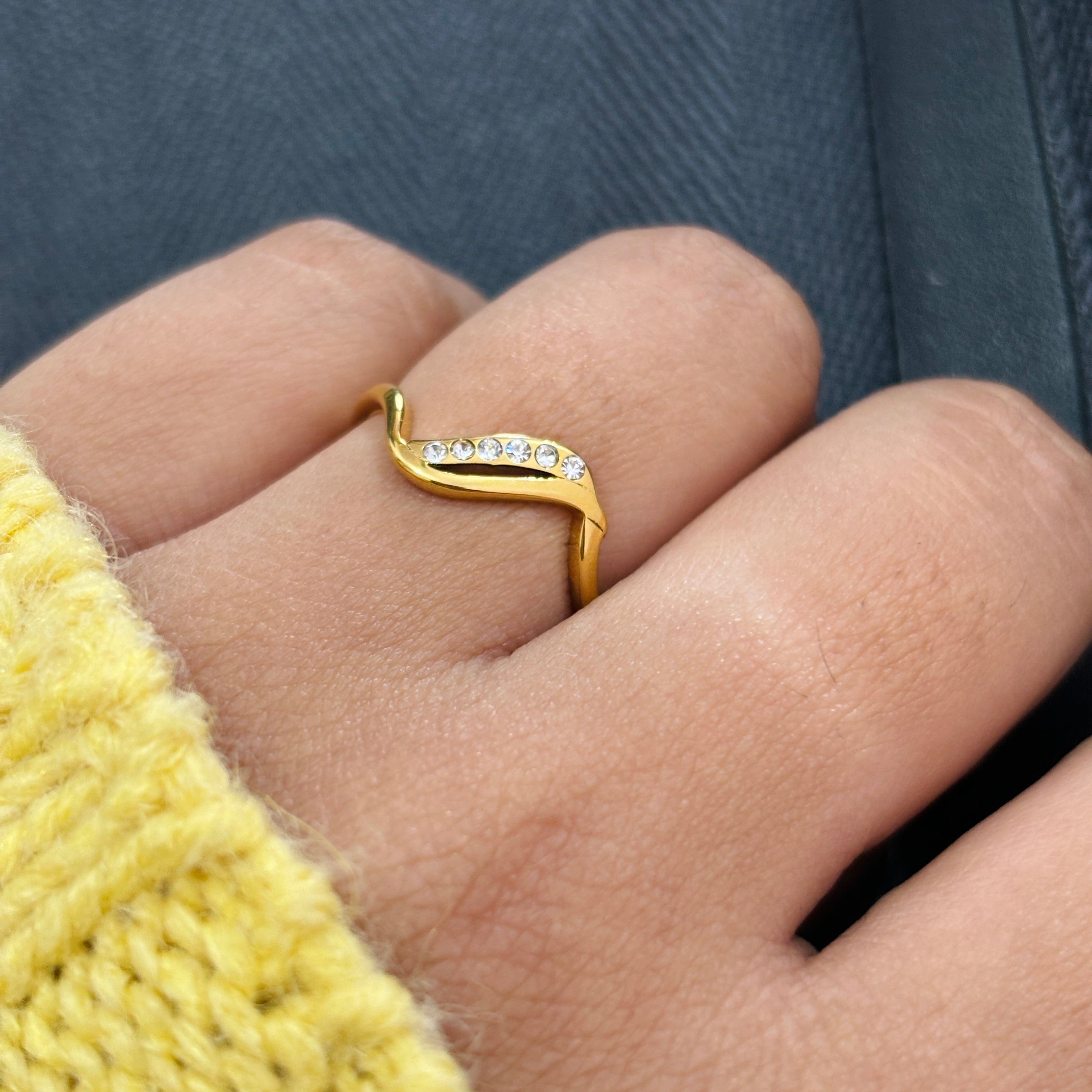 Ahana Curved ring