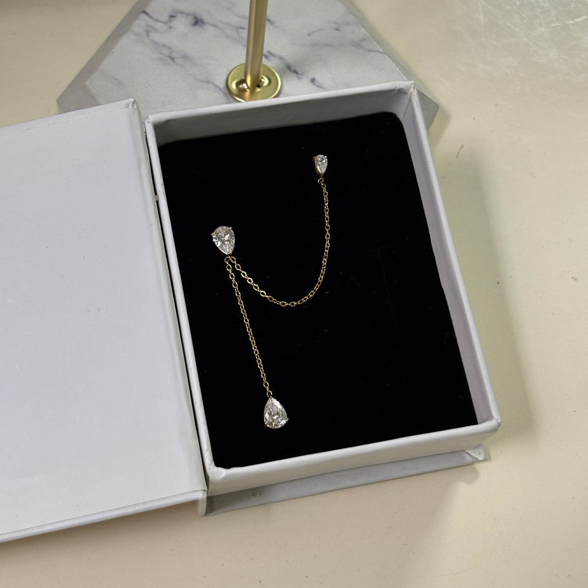 Teardrop earrings (double piercing) (single piece)