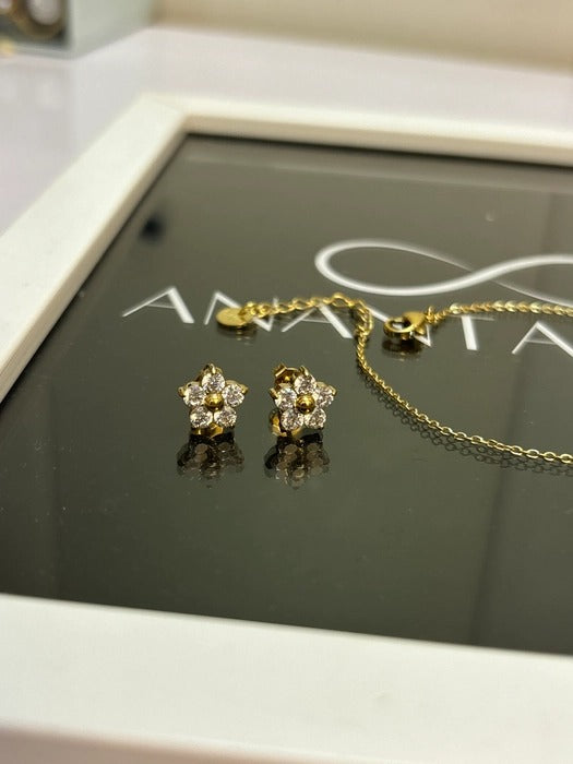 Classic floral studs