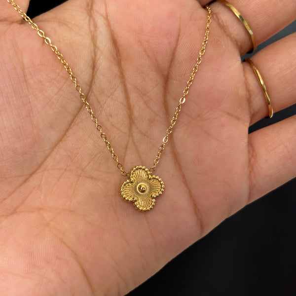 Luv necklace