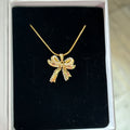 Pearl bow necklace
