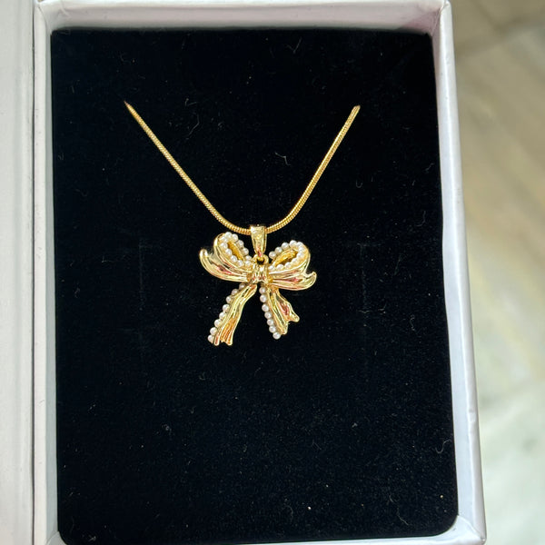 Pearl bow necklace
