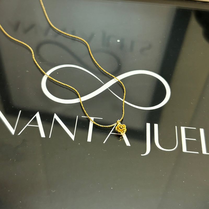 Mini rose necklace