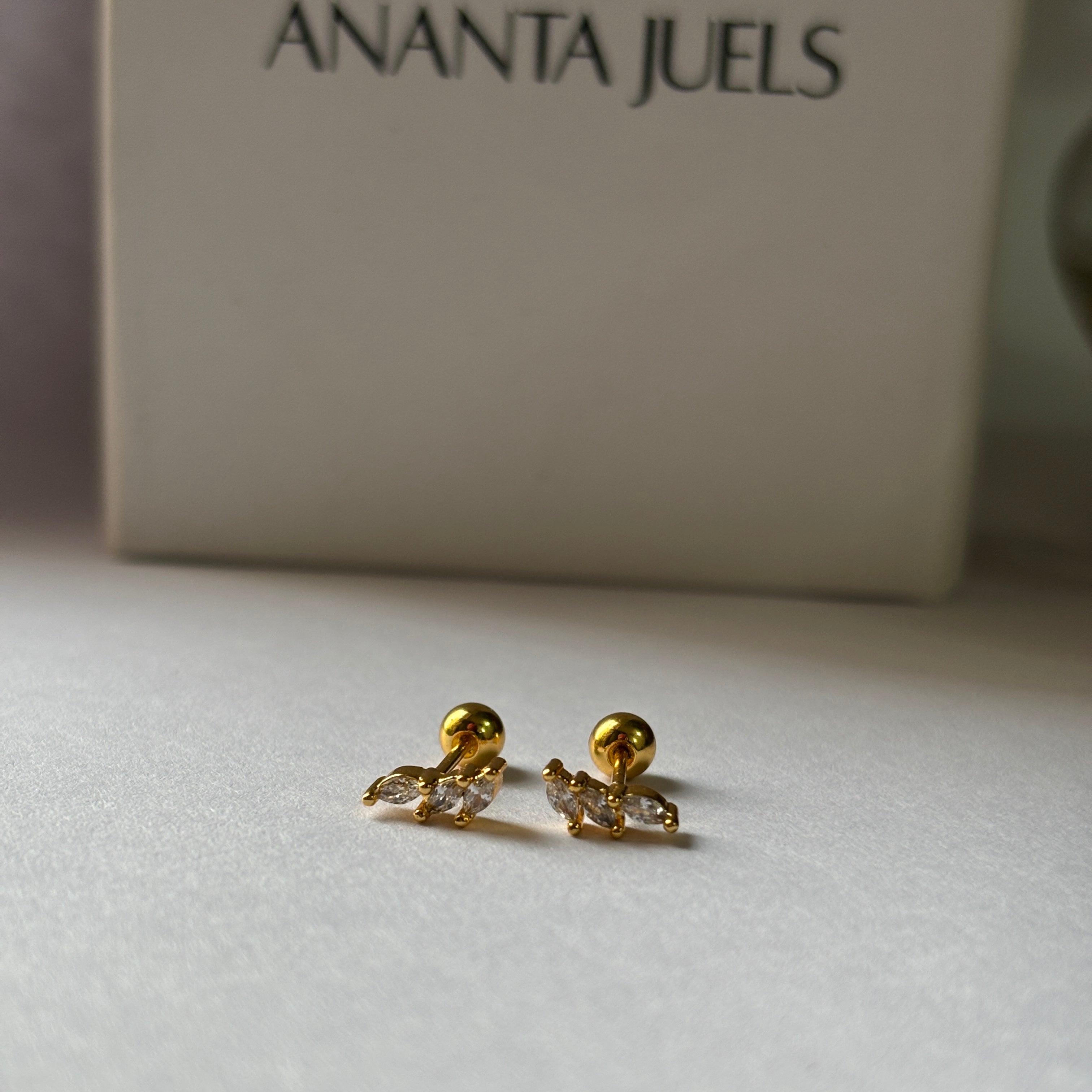 Minimal climber studs