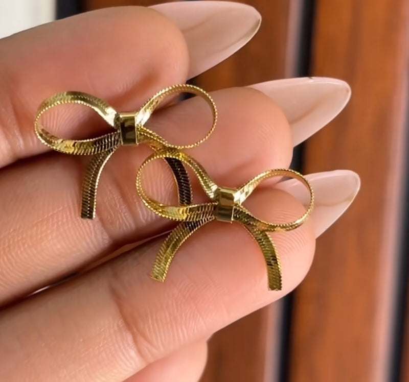 Little bow studs