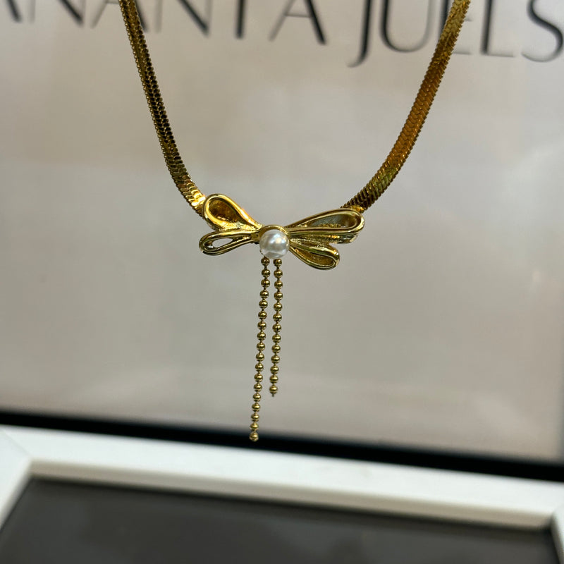 Pearl bow necklace