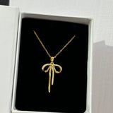 Pearl bow necklace