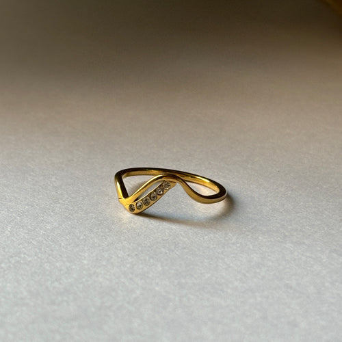 Ahana Curved ring