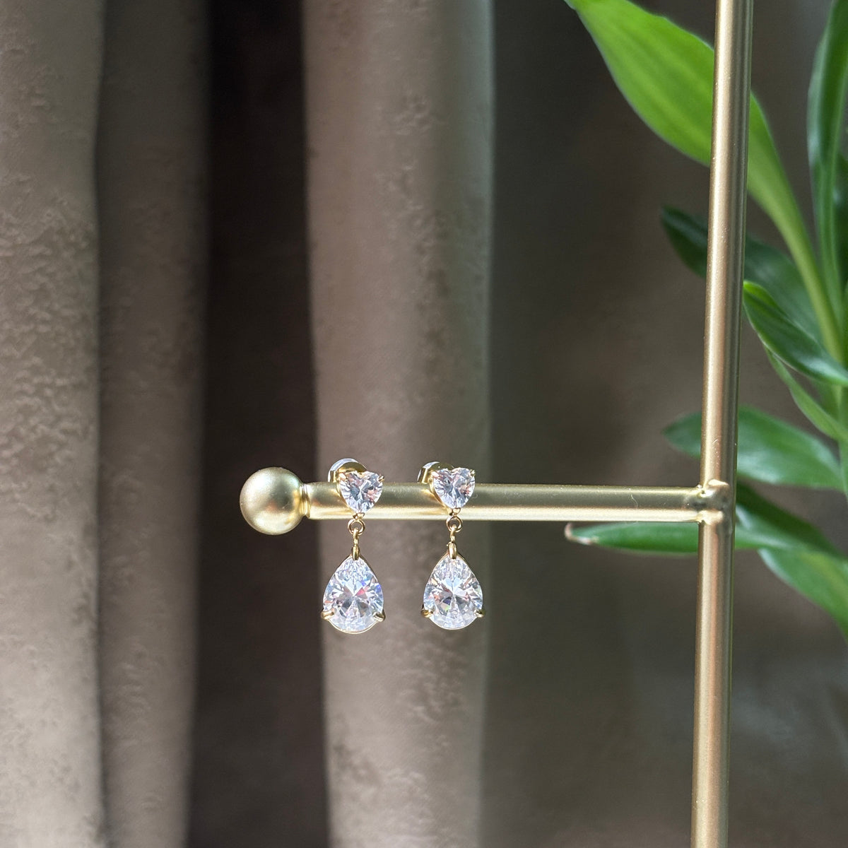 Heart glow earrings
