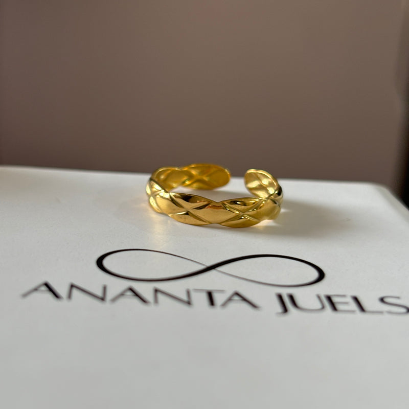 Mini classic ring