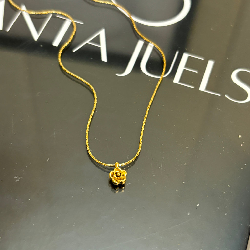Mini rose necklace