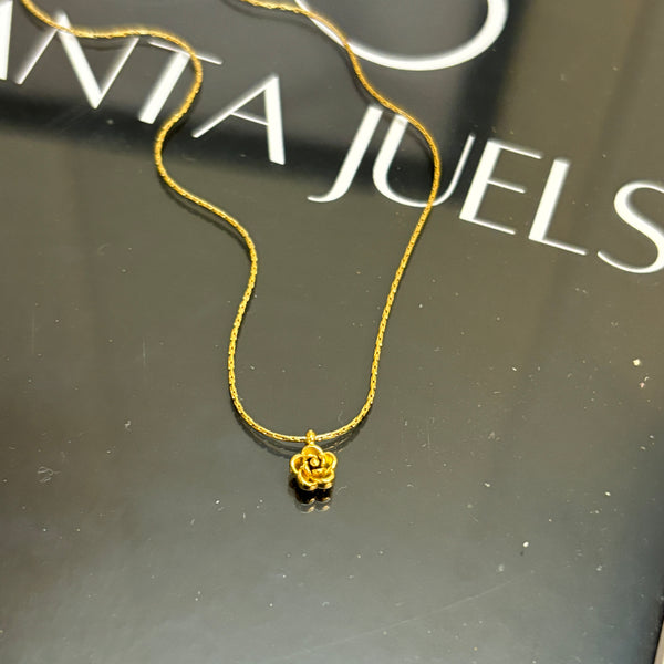 Mini rose necklace