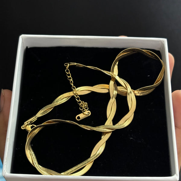 Twisted snake chain
