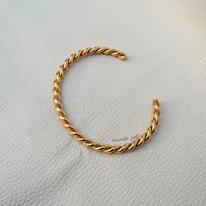 Twisted cuff bracelet