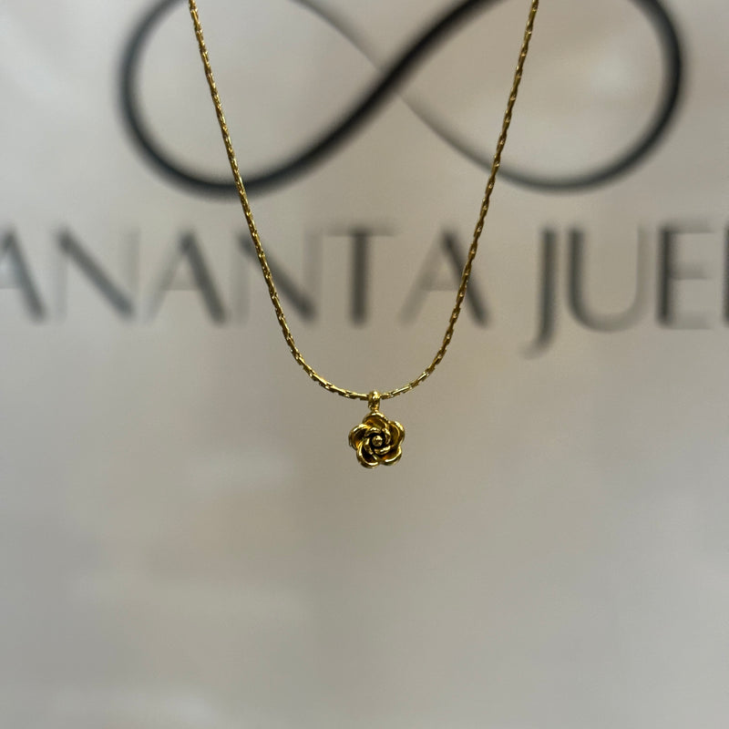 Mini rose necklace