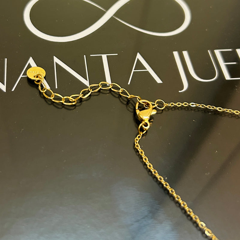 Classic flower necklace