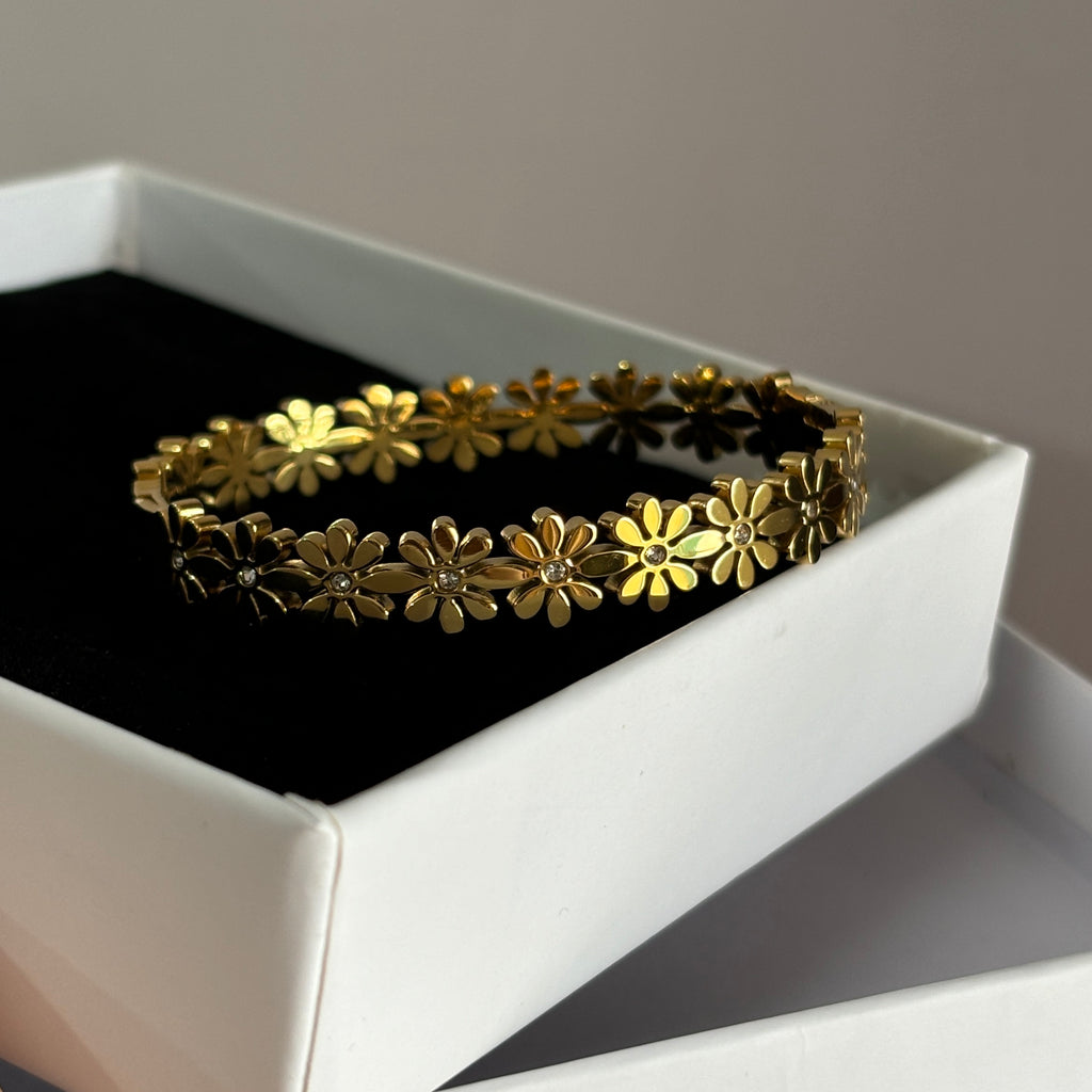 Daisy band bracelet
