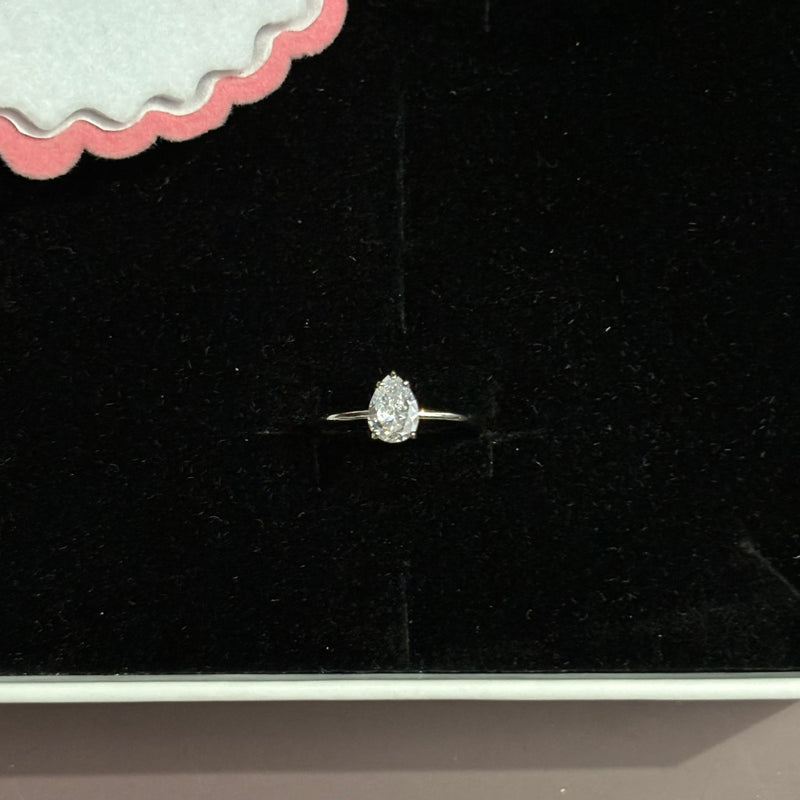 Drop Solitaire ring