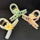 Daisy claw clip