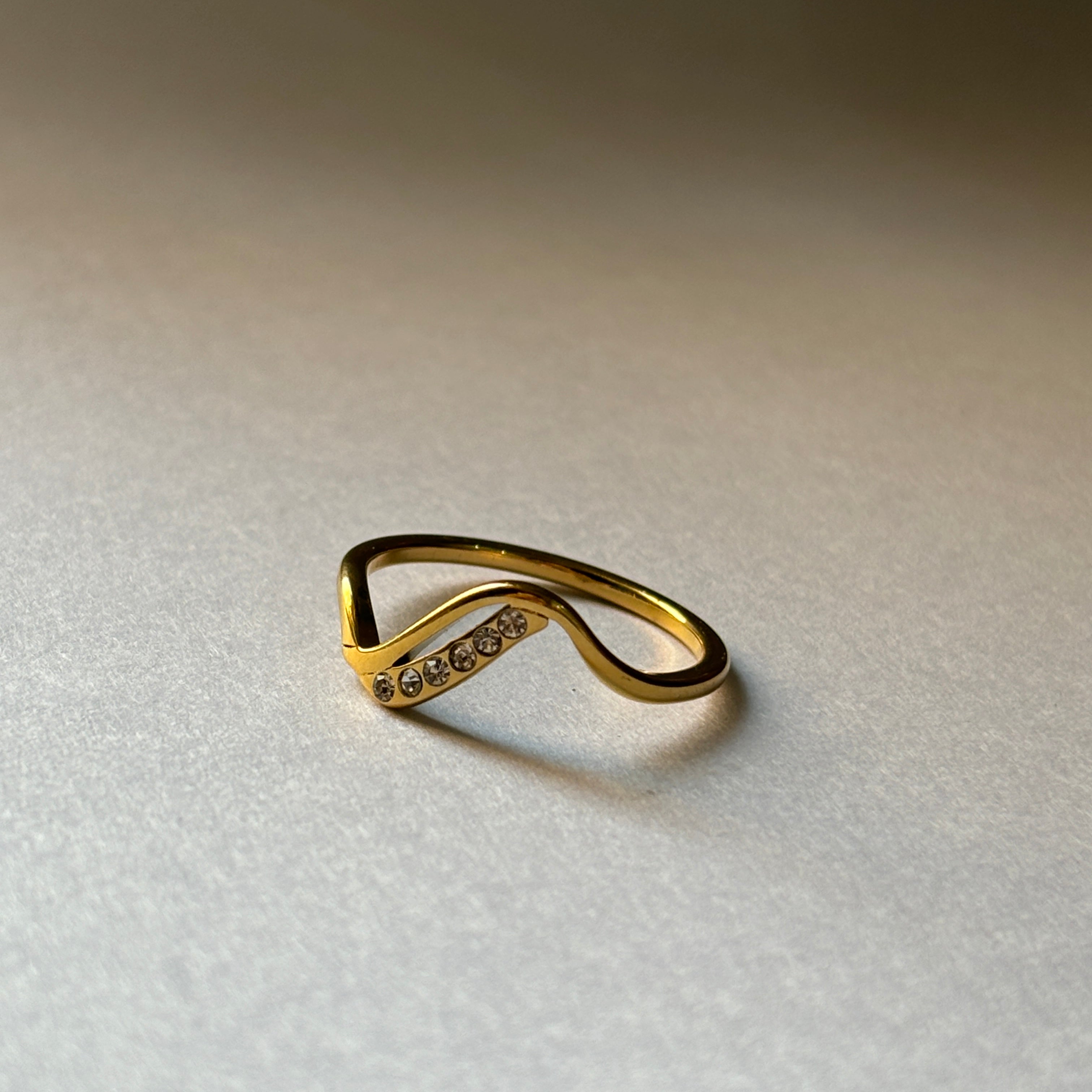 Ahana Curved ring