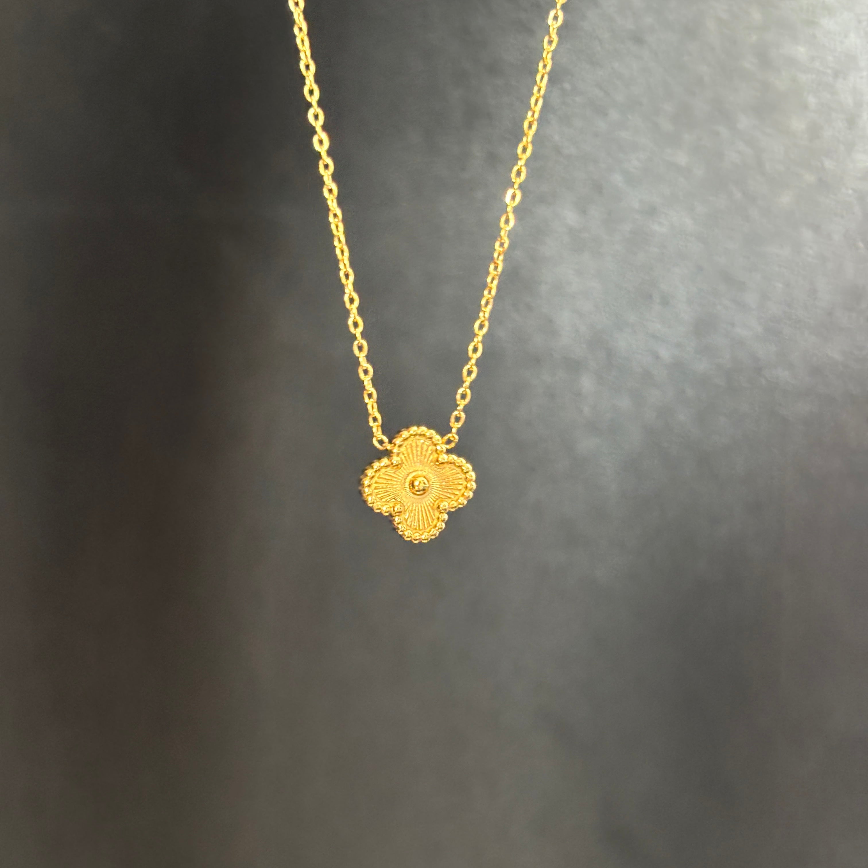 Luv necklace