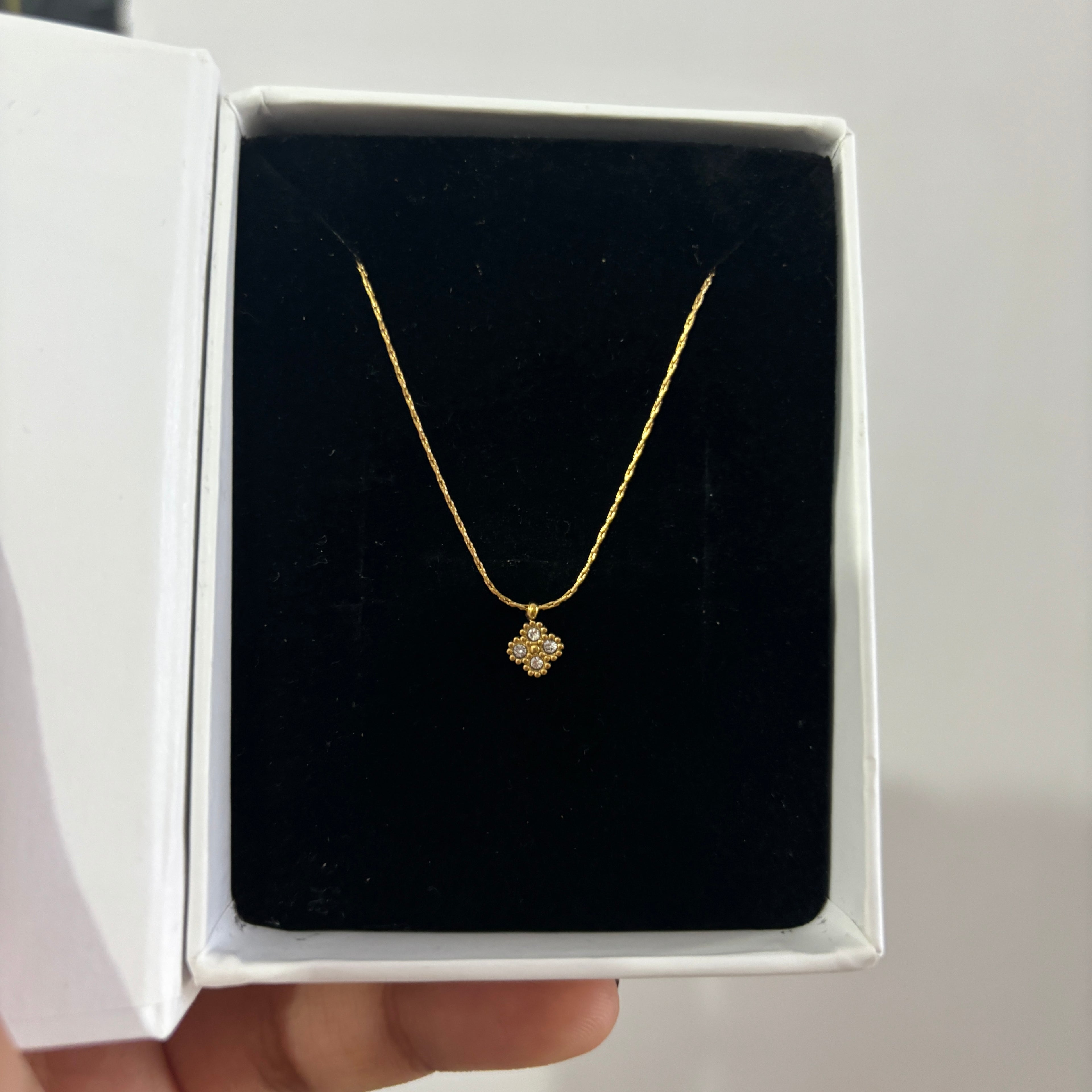 Tiny floral necklace