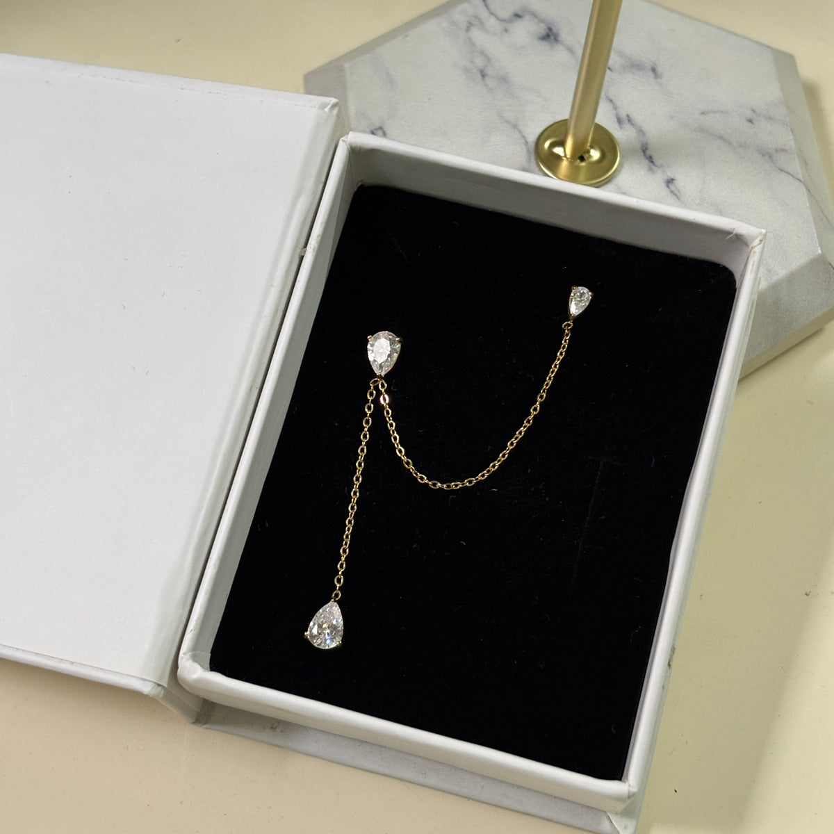 Teardrop earrings (double piercing) (single piece)