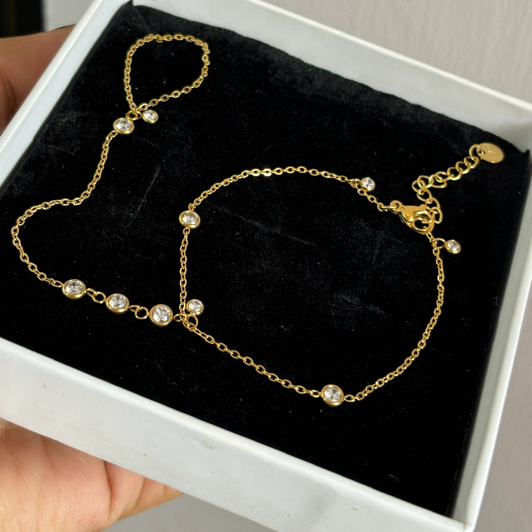 Anaya hand chain