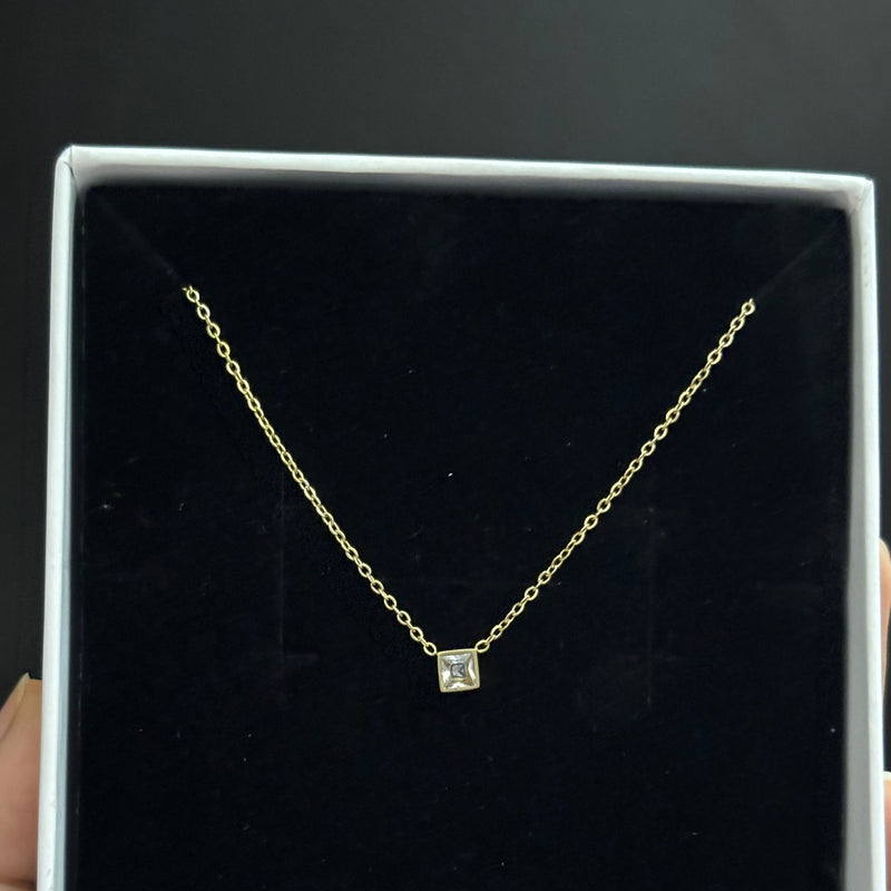 Mini cubic necklace (square)
