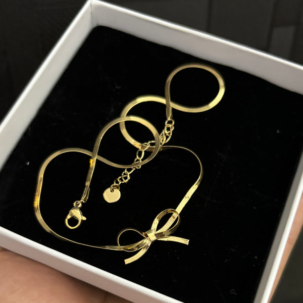 Bow choker necklace