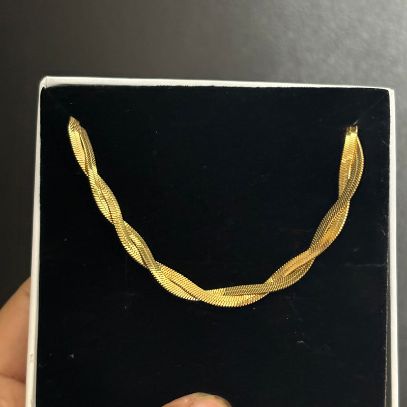 Twisted snake chain