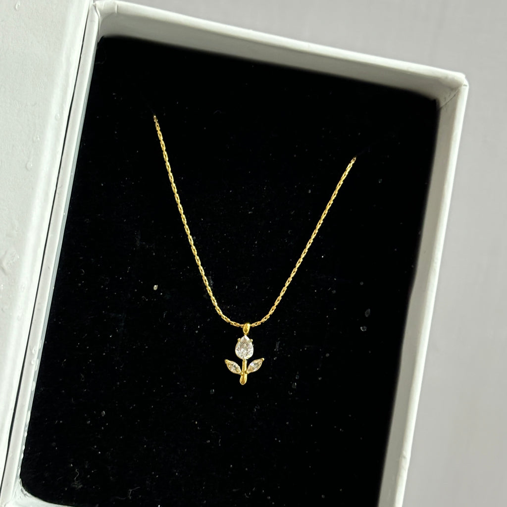 Tulip necklace