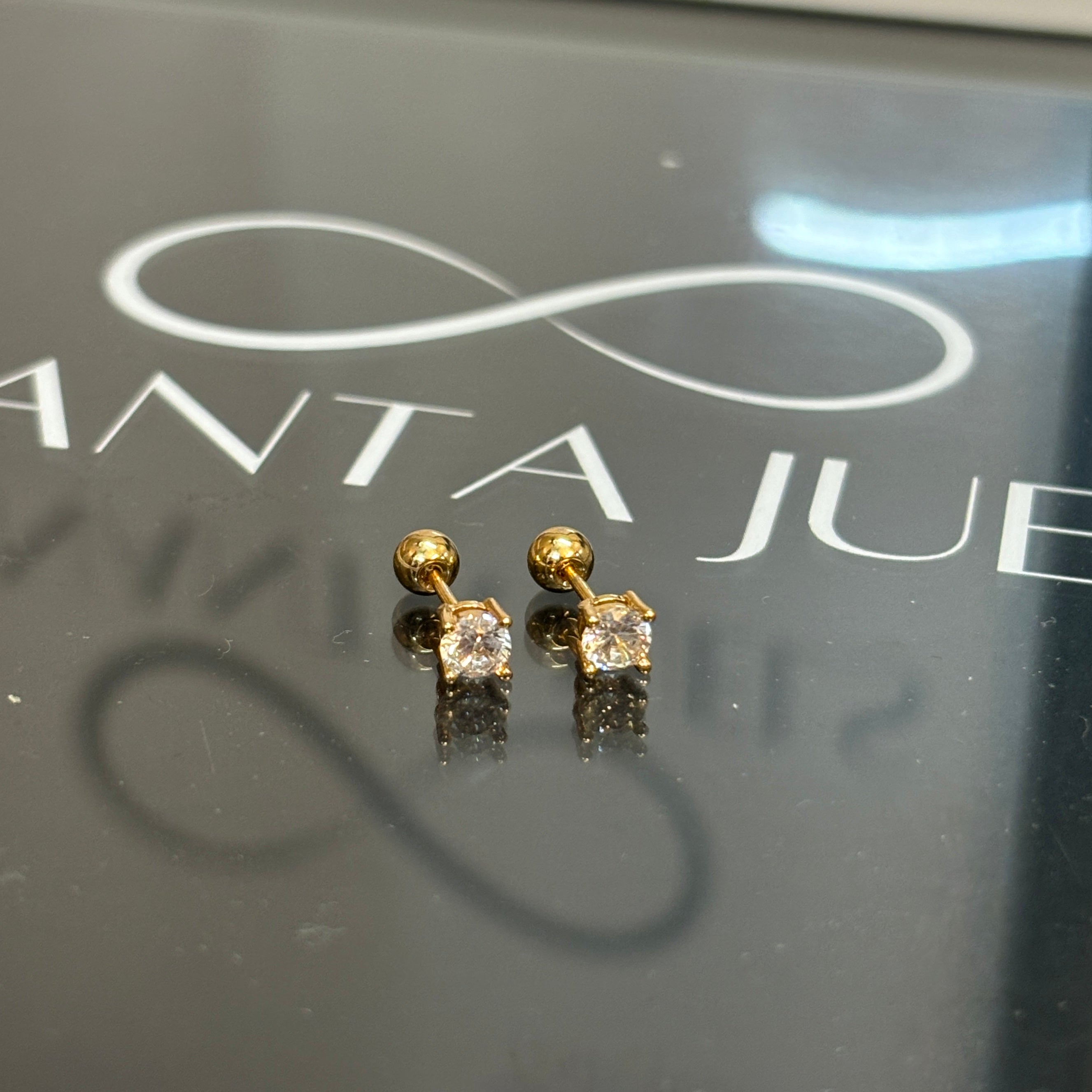 Single stone studs
